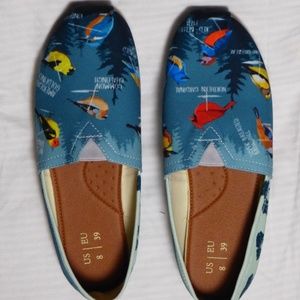 Wild Bird Motif Canvas Flats